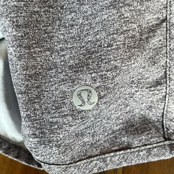 Lululemon Tracker Short V - Picture 4 of 10